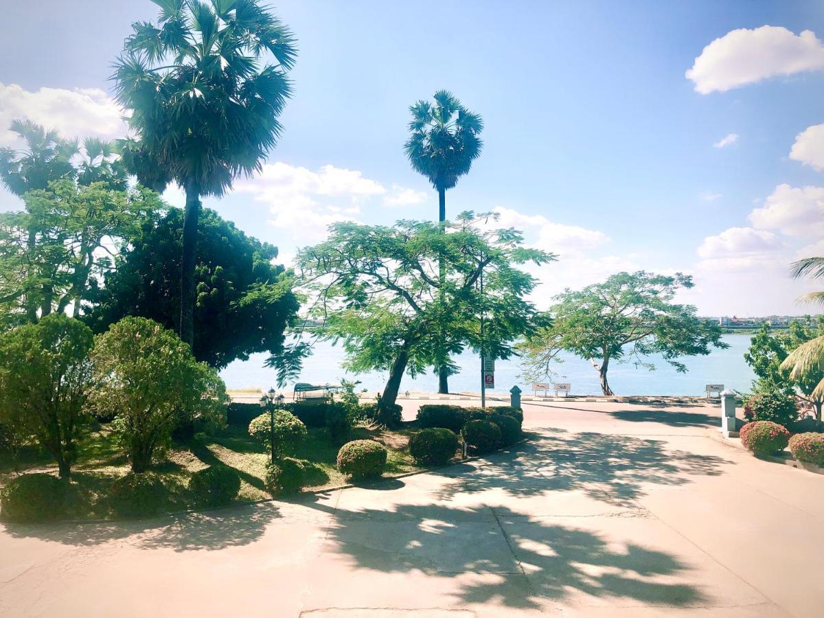 Mekong Hotel Thakhek Exterior photo